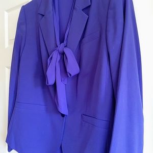 Sleeveless blouse, like new